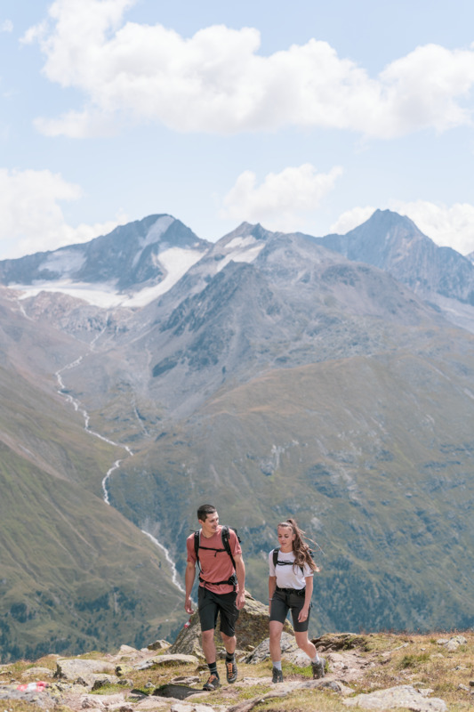 vent_wandern_paar_sommer_09_23(webjpg) Dppelzimmer Superior mit Bergblick im Hotel Alpennest Schlafsofa